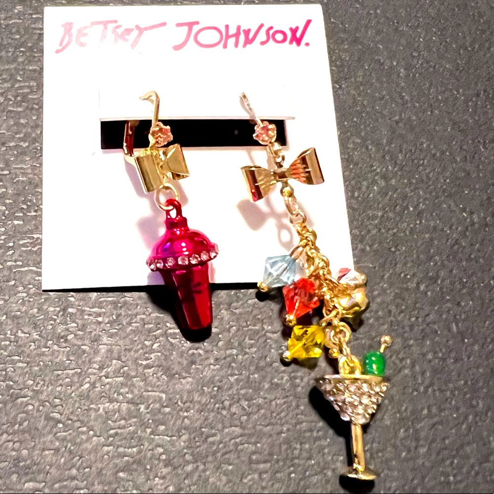 New BETSEY JOHNSON Martini Mismatch Drop Earrings - Picture 8 of 10